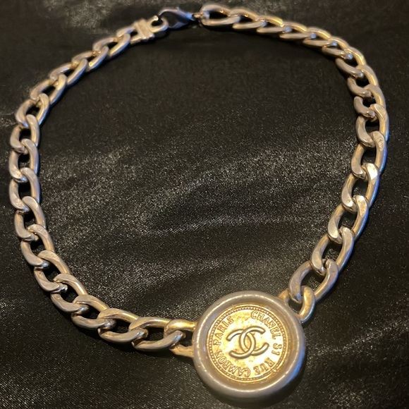 CHANEL Vintage 1980s Gold Metal Cuban Chain CC Choker Coin Necklace - Picture 1 of 6